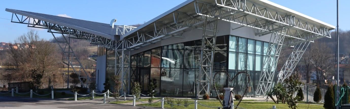 Bridge Caffe & Restaurant, spoljni izgled objekta uz Drinu
